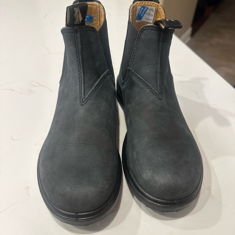 Brand new size 3 kids Blundstones